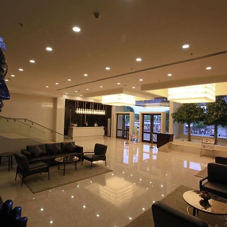 Goutham Grand Hotel - Tenali Vijayawada Bagian luar foto