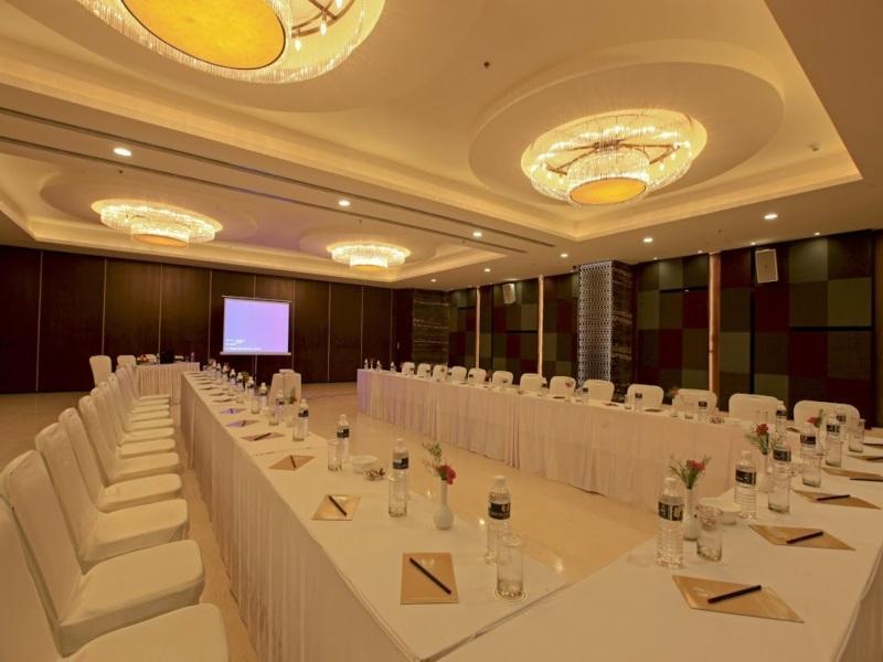 Goutham Grand Hotel - Tenali Vijayawada Bagian luar foto