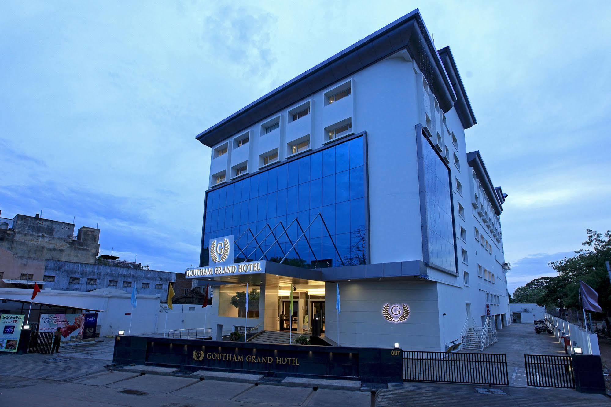 Goutham Grand Hotel - Tenali Vijayawada Bagian luar foto