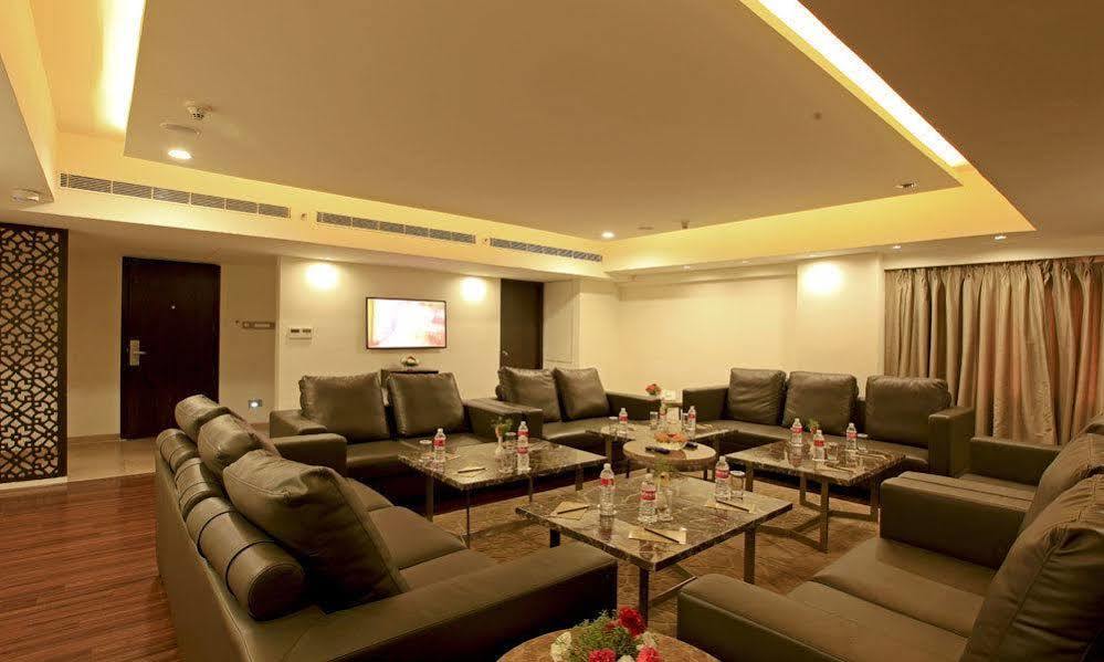 Goutham Grand Hotel - Tenali Vijayawada Bagian luar foto